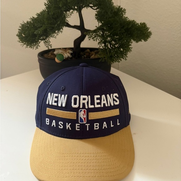 New Era Navy and Tan Basketball Cap - Picture 1 of 4